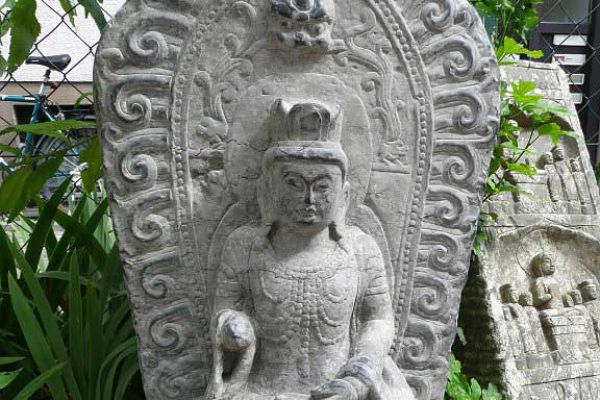 Buddhafigur Kalkstein - Handarbeit aus China