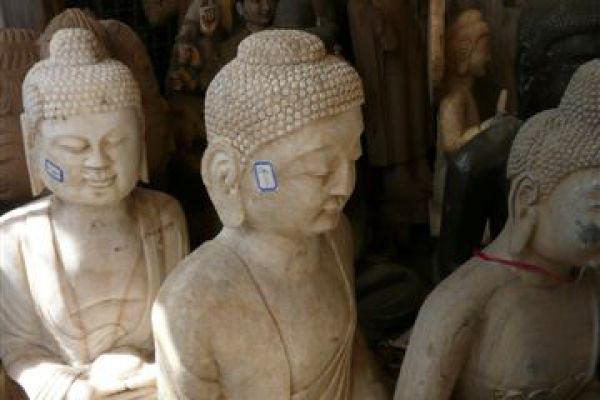 Buddhafigur Kalkstein - Handarbeit aus China