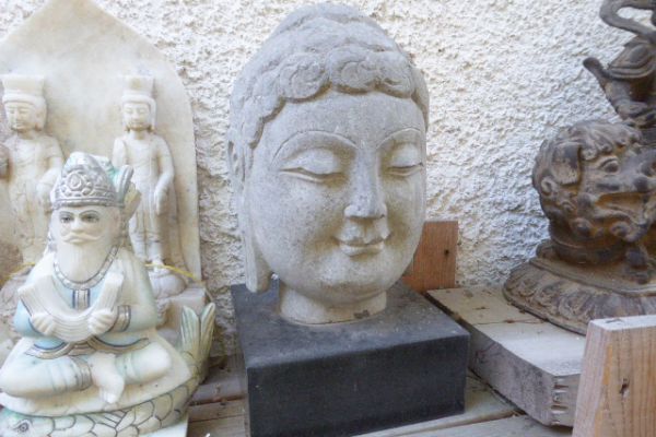 Buddhakopf - Kalkstein mit Marmorsockel