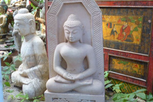Buddhafigur - Sandsteinstatue aus Indien