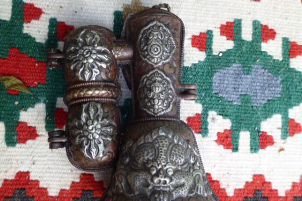 Ritualglockenbehälter - getriebenes Kupfer aus Nepal